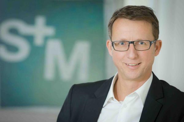 Mag. Hannes Lindner berichtet laufend über die Entwicklungen der Shopping Places in Österreich anhand von Corona-Shut-Down