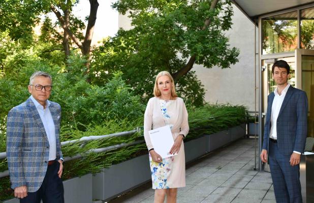 WKO Handel: Peter Buchmüller, scheidender Obmann, Iris Thalbauer, Geschäftsführerin und Wolfgang Ziniel von der KMU-Forschung