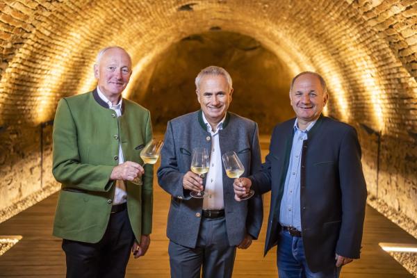 Winzer Krems: ÖkR Franz Bauer, Geschäftsführer, Ing. Ludwig Holzer MSc, der neue Obmann Florian Stöger (von links)