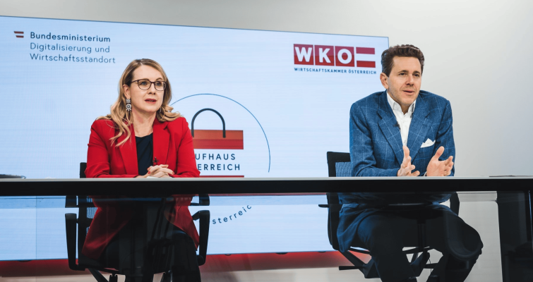 Bundesministerin Margarete Schramböck und WKÖ-Präsident Harald Mahrer stellen das Kaufhaus Österreich vor.