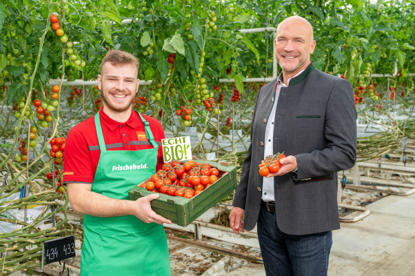 Penny Geschäftsführer Ralf Teschmit freut sich über die Erweiterung des ECHT BIO! Sortiments. 