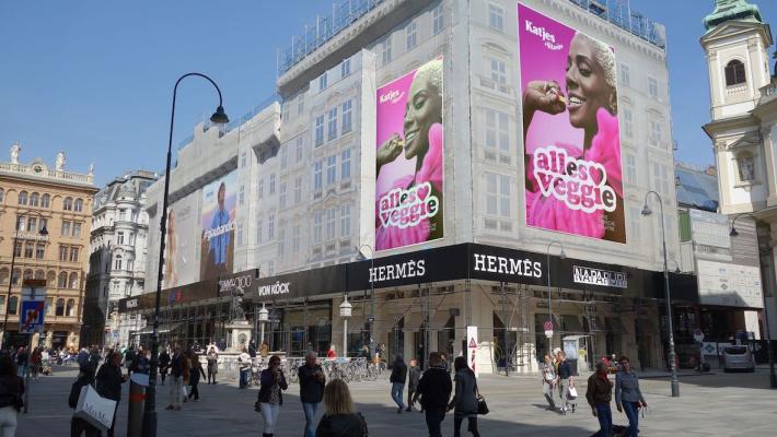 Katjes setzt mit Movelight eine Großflächen-Plakatkampagne in der Wiener Innenstadt um.