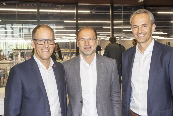 Jürgen Krizmanich, Geschäftsleiter Standorte bei Transgourmet, Österreich-Geschäftsführer Thomas Panholzer und Manuel Hofer, Geschäftsleiter Transgourmet Österreich und Geschäftsführer Top-Team Zentraleinkauf