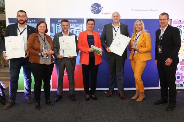 v.l.n.r.: Patrick Meszarits und Anita Haidl (Top Spirit Handels- und Verkaufsgesellschaft m.b.H.), Reinhard Mülleder (Conaxess Trade Austria GmbH), Ing. Barbara Wendelin (GS1 Austria), DI Andreas Gebhart und Margit Petermöller (Veggie Meat GmbH), Mag. Gregor Herzog (GS1 Austria). 