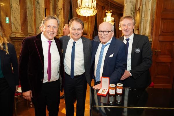 Hans Staud: Ehrenzeichen um die Verdienste der Republik Österreich