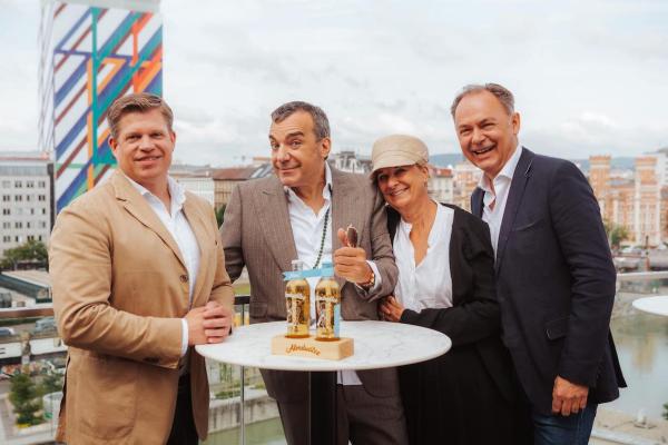 Marketingleiter Claus Hofmann-Credner, Sprudelfabrikant Heribert Thomas Klein, Michaela Klein und Almdudler-Geschäftsführer Gerhard Schilling