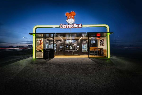 24h Selfservice Pizzeria: Rund um die Uhr ofenfrische Pizza, Snacks, Getränke und Kaffee gibt es in der BistroBox.