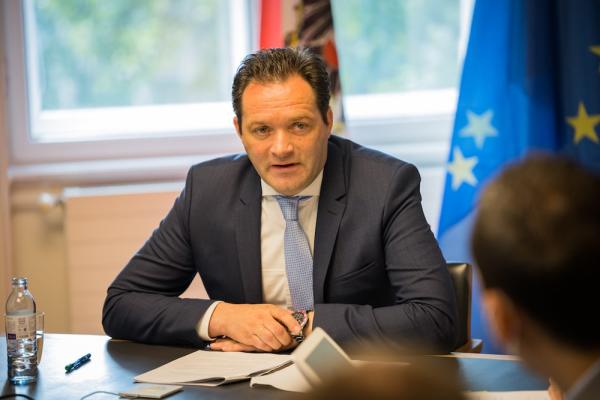 Landwirtschaftsminister Norbert Totschnig hat heute das 110 Mio. Euro Versorgungssicherungspaket für die heimische Landwirtschaft vorgestellt: "Damit unterstützen wir unsere Bäuerinnen und Bauern, damit sie weiter produzieren und die Menschen mit regionalen Lebensmitteln versorgen können."