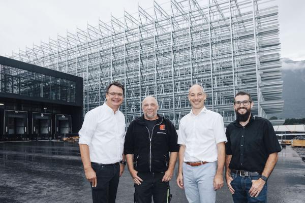 Das Walgauer Familienunternehmen Hämmerle Kaffee investiert rund 10 Millionen Euro in die Betriebserweiterung mit Logistik-Center und vollautomatisiertem Hochregallager. Im Bild (v. l. n. r.): Philipp Tomaselli (Geschäftsführer Tomaselli Gabriel Bau), Alexander Blümm (Bauleitung Stahlbau PM-Group), Markus Hämmerle (Geschäftsführer Hämmerle Kaffee) und Dominik Kapeller (Logistik- und Projektmanagement Hämmerle Kaffee).