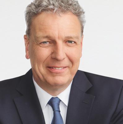 Frank Eberspächer war in führenden Vertriebs-, Marketing- und Geschäftsführungspositionen bei bedeutenden Konsumgüter- herstellern wie u.a. Wm. Wrigley Jr. und Stollwerck/Barry Callebaut tätig und leitet nun Drinkstar.