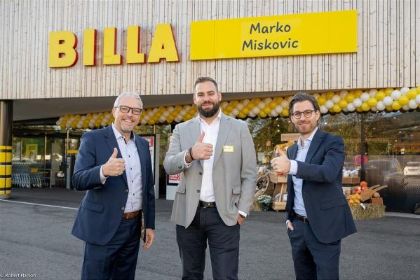 v.l.n.r.: Hermann Weiß (Billa Vertriebsdirektor), Marko Miskovic (Billa Kaufmann Gloggnitz) und Brian Beck (Vorstand Großhandel und Kaufleute) freuen sich über die Eröffnung des ersten Billa Marktes, der von einem Kaufmann geführt wird.