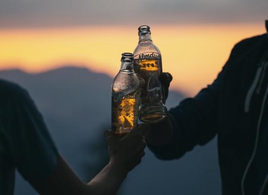 Seit 1957 verkörpert Almdudler alpenländisch-österreichisches Lebensgefühl in der Flasche.