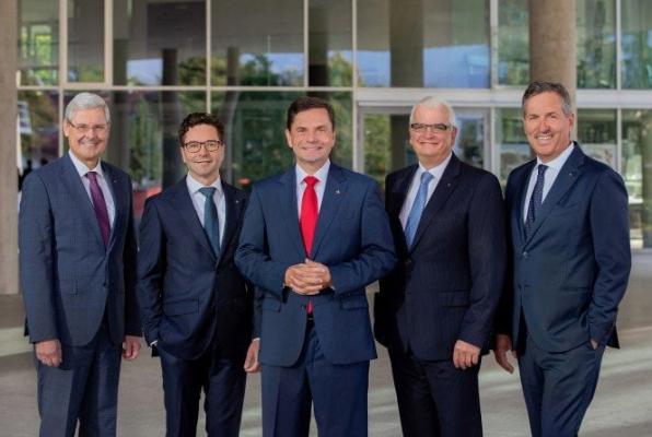 Im Bild der aktuelle Vorstand (v.l.n.r.) KR Hans K. Reisch, Mag. Markus Kaser, Mag. Fritz Poppmeier, Mag. Marcus Wild, Mag. Paul Klotz.