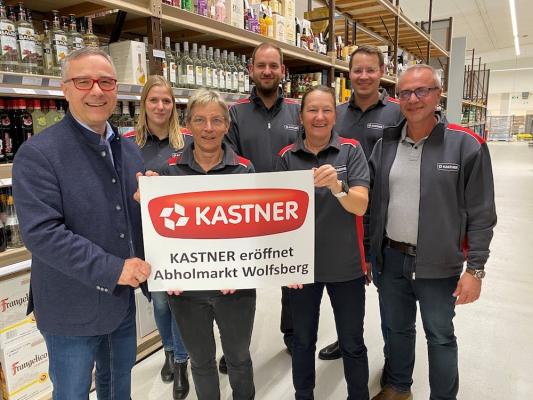 Freuen sich auf die ersten Kunden im Kastner Abholmarkt Wolfsberg: v.l.n.r. vorne: KR Christof Kastner (Geschäftsführender Gesellschafter Kastner Gruppe), Brigitte Stary (Teamleiterin Disposition Kastner Abholmarkt Wolfsberg), Renate Penz-Scharf (Abteilungskoordinatorin Kastner Abholmarkt Wolfsberg), Prok. Alfred Hackl (Bereichsleiter Kastner Abholmärkte und Gastrodienst);  hinten: Alexandra Leihs BA (Verkaufsleiterin Kastner Abholmärkte), Christoph Thaler (Verkaufsleiter Kastner Gastrodienst), Bernhard Ste