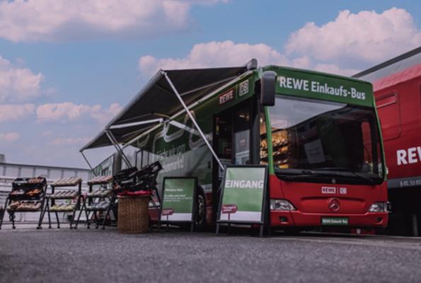 Rewe und DB pilotieren Einkaufs-Bus für ländliche Gebiete