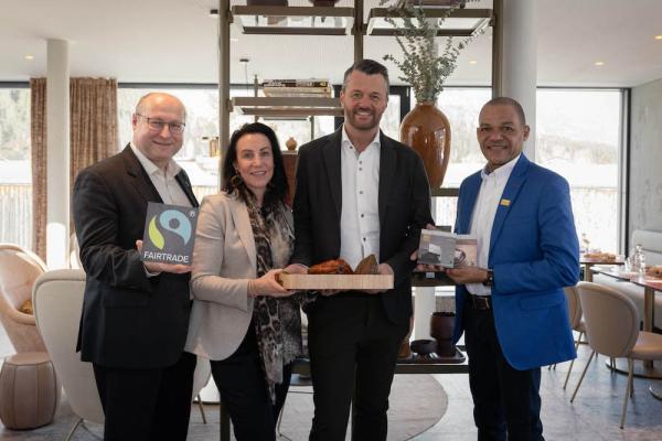 Fairtrade Geschäftsführer Hartwig Kirner, Christine und Hubert Berger, Abel Fernández, Conacado, Dominikanische Republik (v.l.)