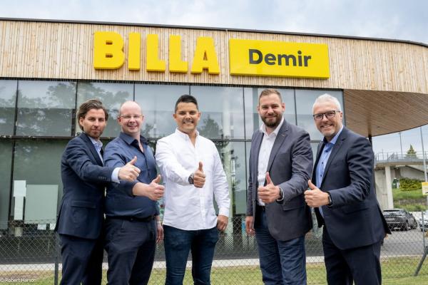 v.l.: Brian Beck, Ressortleiter „Großhandel und Kaufleute“, Billa Kaufmann Thomas Wojteckovsky, Billa Kaufmann Said Demir, Billa Kaufmann Marko Miskovic, Billa Vertriebsdirektor Hermann Weiß.