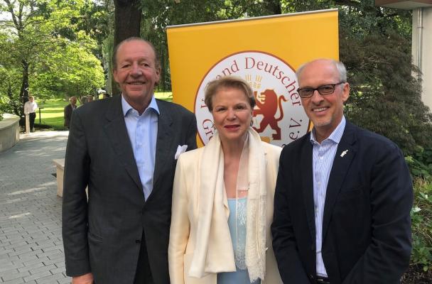 Das wiedergewählte Präsidium des Verbandes Deutscher Großbäckereien e.V. bei der Jahrestagung des Verbandes in Frankfurt: Professor Dr. Ulrike Detmers, Hans-Jochen Holthausen (links) und Alexander Heberer (rechts)