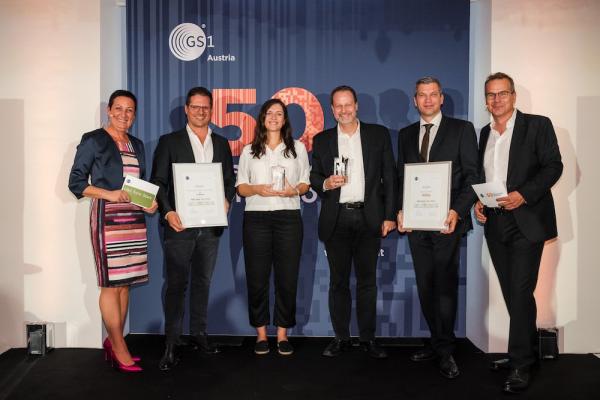 Die GS1 Sync Stars Verleihung 2023 v.l.n.r.: Barbara Wendelin, Leiterin GS1 Sync QS und Services GS1 Austria, Lukas Grubauer, Chief Sales Officer Waterdrop®, Sabrina Wachter, B2B & Wholesale Waterdrop, Andreas Gendo, Head of International Supply Chain & Logistics Kotányi, Thomas Zeillinger, Head of Supply Chain Operations Kotányi, Gregor Herzog, Geschäftsführer GS1 Austria.