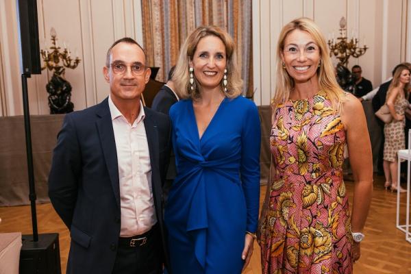 Pernod Ricard Austria-Geschäftsführerin Véronique Jacquet (Mitte) mit Gilles Pécout, französischer Botschafter in Österreich, und Céline Garaudy, Managing Director Chambre de Commerce Franco-Autrichienne