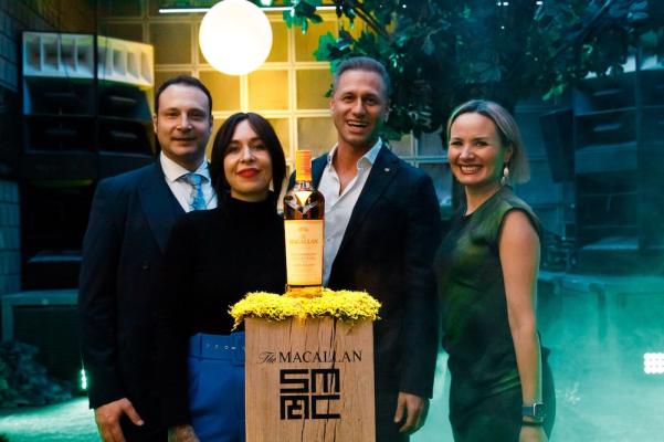 V.l.n.r.: Markus Braun (The Macallan), Anna Schelbert (Top Spirit), Florian Czink (CEO Top Spirit), Nicola Riske (The Macallan)