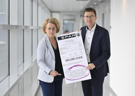 Frauen-Landesrätin Christiane Teschl-Hofmeister und Spar-Geschäftsführer Alois Huber.