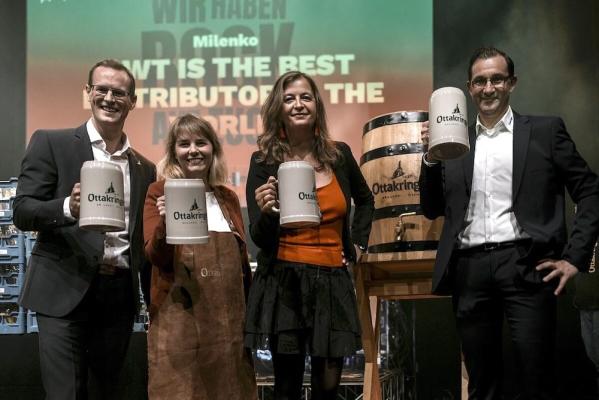 Bockbieranstich bei Ottakringer (v.l.n.r.): GF Harald Mayer, Stephanie Lamp (Stv. Bezirksvorsteherin Ottakring), Stadträtin Ulli Sima, GF Tobias Frank