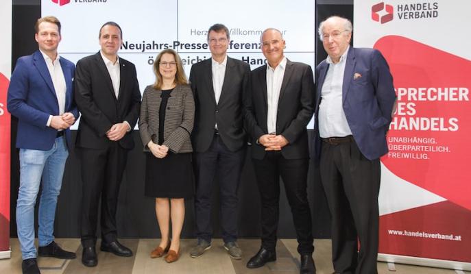 v.l.n.r.: Rainer Will (Geschäftsführer Handelsverband), Alpay Güner (Vorsitz der Geschäftsführung Media Markt Österreich), Karin Saey (Leitung Bereich Handel Dorotheum), Norbert Scheele (Vizepräsident Handelsverband und C&A), Harald Gutschi (Geschäftsführer Unito/Otto), Stephan Mayer-Heinisch (Präsident Handelsverband)