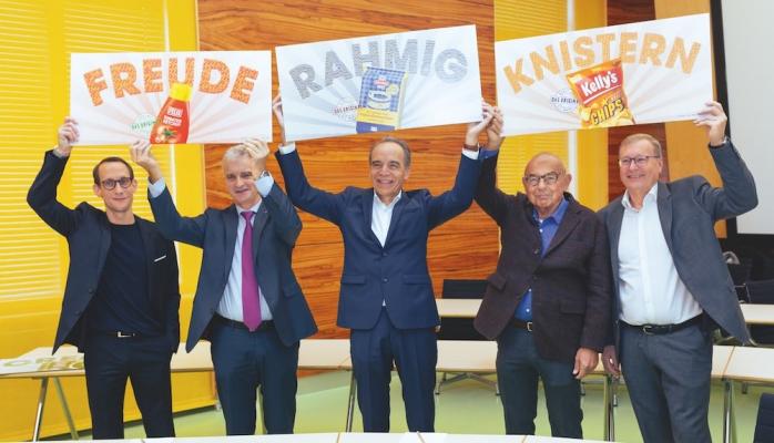 Die Marke hoch(halten) v.l.n.r. Jürgen Vanicek (DMB.), Josef Braunshofer (Präsident des MAV), Günther Thumser (Geschäftsführer des MAV), Mariusz Jan Demner (DMB.) und Werner Beutelmeyer (Market Institut) 