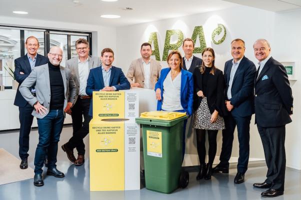 V.l.n.r.: Marcel Löffler (Julius Meinl, KTV-Präsident), Daniel Schneider (Nespresso Österreich), Ulrich Ansteeg (Jacobs Douwe Egberts), Martin Doberer (Constantia Flexibles), Jürgen Secklehner (ARAplus), Bettina Carow (Greiner Packaging), Harald Hauke (ARA), Manuela Schneider (Tchibo), Martin Prieler (ARA), Johann Brunner (Österreichischer Kaffee- und Teeverband)