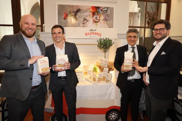 Die Rummo Export-Verantwortlichen Francesco Napolitano, Andrea Amadio und Dr. Corrado Cipollini sowie Manuel Kaiser, GF Importhaus Schenkel, luden zum Presselunch.