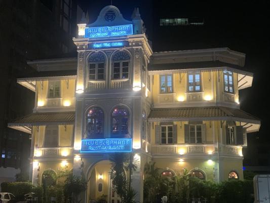 In der Blue Elephant Cooking School in Bangkok entstehen nicht nur die Rezepturen für die gleichnamigen Premium-Produkte. Bei einem Kochkurs kann man auch selbst in die faszinierende Welt der thailändischen Küche eintauchen.