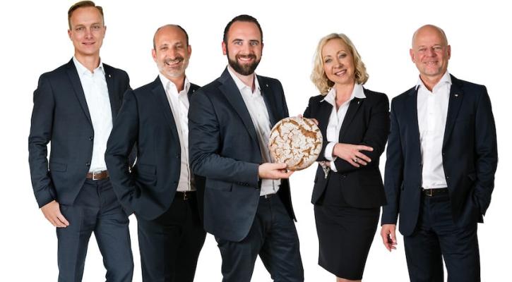 Die Resch&Frisch Geschäftsführung: v.l.n.r. DI (FH) Bernhard Prechtl (Produktion&Logistik, Management Services), Wolfgang Frießnegg (Produktion&Logistik), Georg Resch (Geschäftsführer & Eigentümer), Mag. Sabine Schgör (Sales), Gerhard Leimer, Msc. (Finanzen)