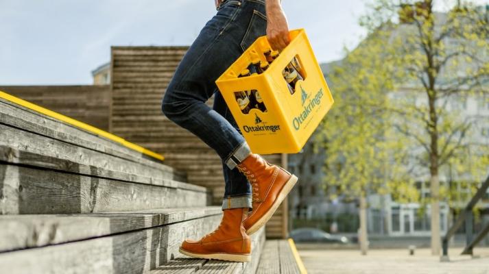 Mit 11 Flaschen und 5,5 kg Gewicht ist das „Kisterl“ praktisch, klein und handlich.