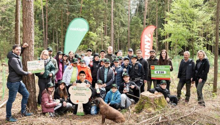 Waldquelle und Penny pflanzen 250 neue Bäume in Graz Straßgang