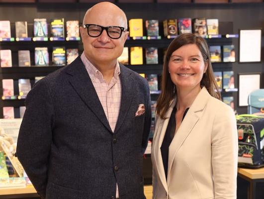 Thalia wird Payback Österreich Partner: Walter Lukner (Geschäftsführer PAYBACK Österreich) und Andrea Heumann (Geschäftsführerin von Thalia).