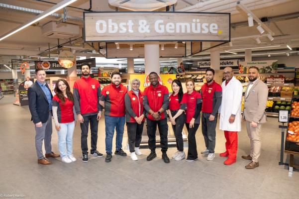 Das Team von Penny Favoritenstraße freut sich über den neu eröffneten Markt