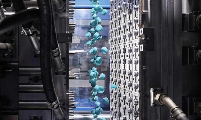 ALPLAinject fertigt mit den Technologien Spritzguss, Spritzblasformen und Formpressen Verschlüsse, Kappen, Tiegel und komplexe mehrteilige Verpackungskomponenten aus Kunststoff.