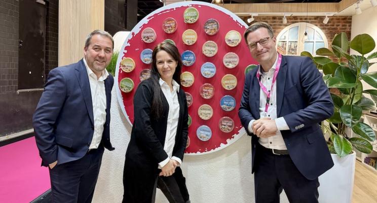 Jürgen Artmann und Tanja Leeb, JA Vertriebs GmbH, mit Mich Kohn, Leiter Markenvertrieb bei Kluth