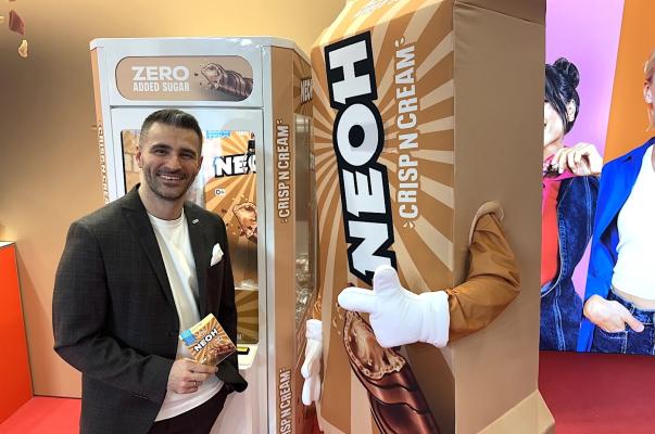 Neoh Co-Founder Adel Hafizovic bei der ISM 2025 in Köln