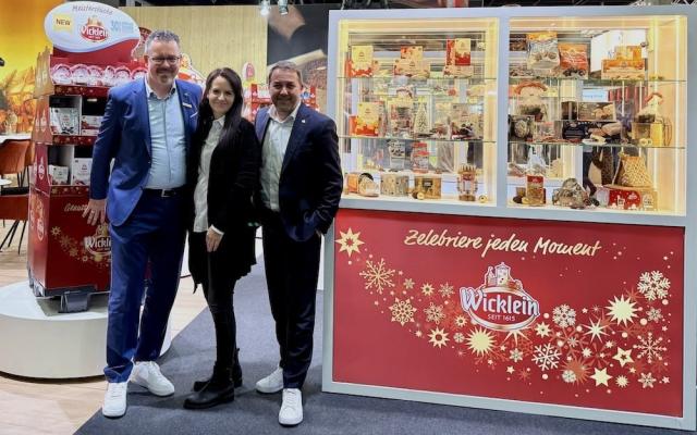 Wicklein-Vertriebsleiter Stefan Roßkopf mit Tanja Leeb und Jürgen Artmann von der österreichischen JA Vertriebs GmbH