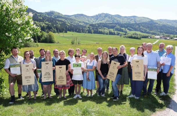 Mit einer eigenen Auszeichnung ehrt Woerle engagierte Landwirte, die sich in besonderem Maße für Artenvielfalt und Tierwohl einsetzen.