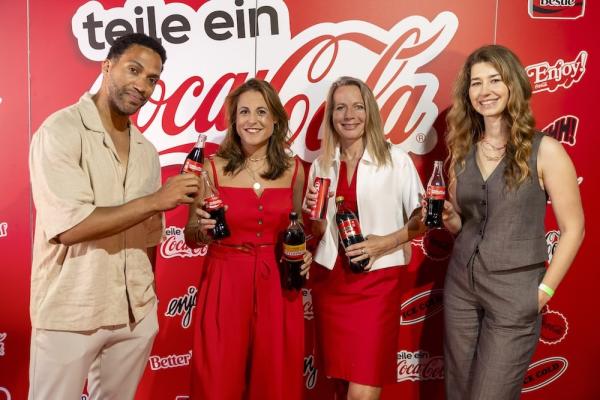 Geteilte Freude ist doppelte Freude: Unter diesem Motto steht die weltweite Kampagne von Coca-Cola.