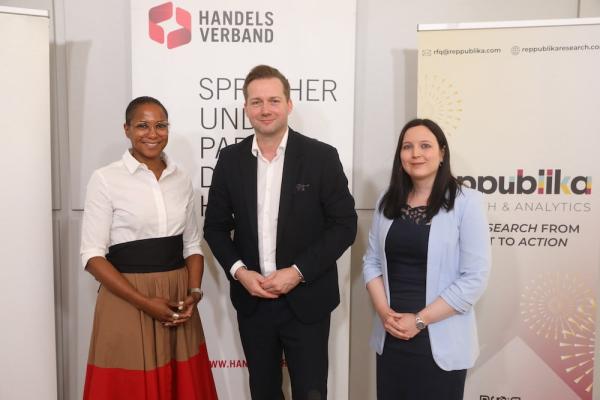Maimuna Mosser, Google Austria; Rainer Will, Handelsverband; Martina Oberrauch, Studienleiterin und Senior Research Consultant bei Reppublika Research & Analytics.
