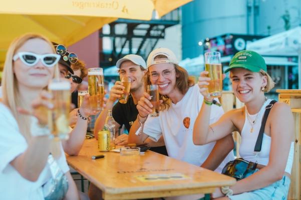 Wiens größter Pop-up-Biergarten in der Ottakringer Brauerei öffnet wieder seine Tore.