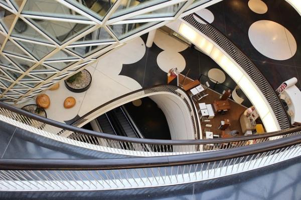 Erste Ergebnisse des Shoppingcenter Performance Report 2025 zeigen vorsichtige Aufbruchstimmung.