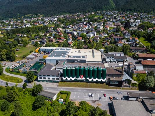 „Die Brauerei Fohrenburg ist heute hervorragend aufgestellt. Wir haben die höchste Produktivität unserer Geschichte erreicht, unsere Auslastung ist auf Rekordniveau und wir verfügen über modernste Anlagen", so Wolfgang Sila, Vorstand der Brauerei.