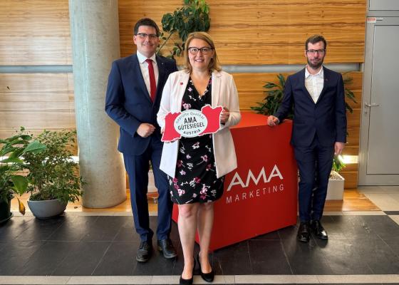 Lorenz Mayr, Aufsichtsratsvorsitzender der AMA-Marketing, AMA-Geschäftsführerin Christina Mutenthaler-Sipek und  Georg Leitner, Leiter der Qualitätssysteme der AMA-Marketing (v. l.) bei der Präsentation der neuesten Aktivitäten.