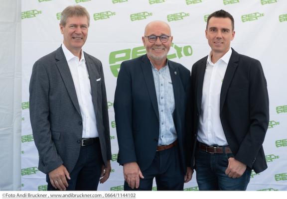 vlnr: Christian Strasser (Geschäftsführer PET to PET), Werner Huf (Bürgermeister Gemeinde Müllendorf), Thomas Billes (Geschäftsführer PET to PET)