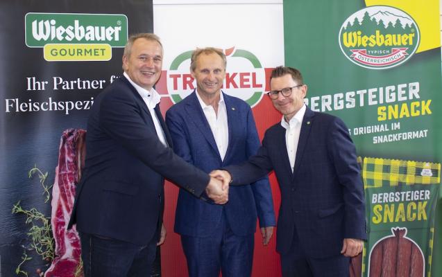 V.l.n.r.: Ernst Stocker, Geschäftsführer Wiesbauer-Gourmet, Michael Trünkel und Thomas Schmiedbauer, Vorstandsvorsitzender der Wiesbauer Holding AG.